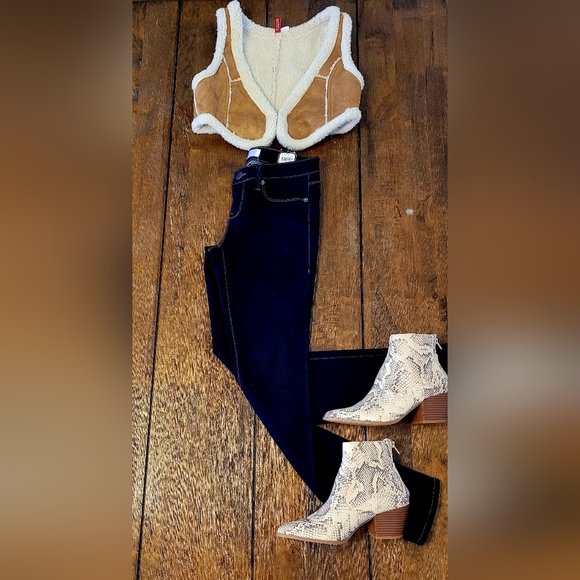 Vest Faux Fur inside outside Suede Feel Size 6 Free Denim Jeans  Pants - Picture 1 of 5